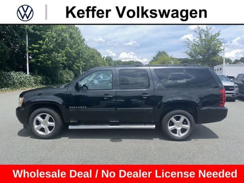 Used 2013 Chevrolet Suburban LT w/ Luxury Package AWD/4WD image 2