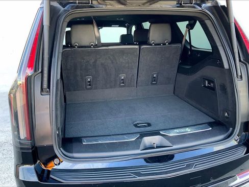 Used 2023 Cadillac Escalade ESV Luxury RWD image 18