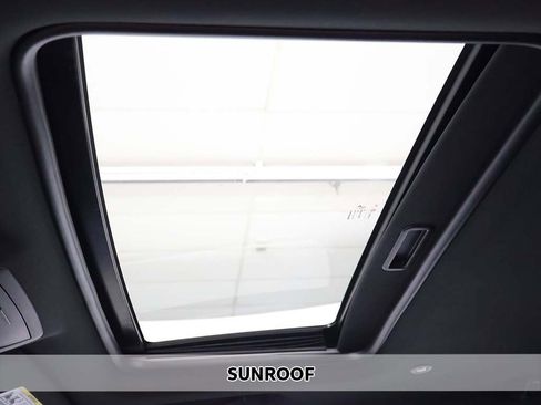 Used 2016 Dodge Challenger SRT Hellcat image 4