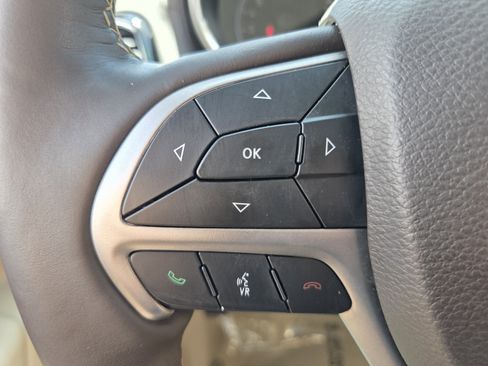 Used 2020 Jeep Grand Cherokee Overland AWD/4WD image 30