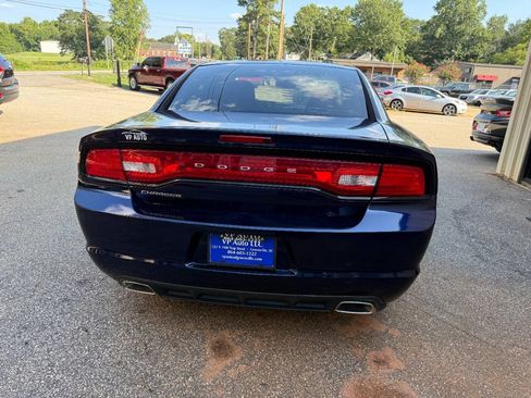 Used 2014 Dodge Charger SE RWD image 5
