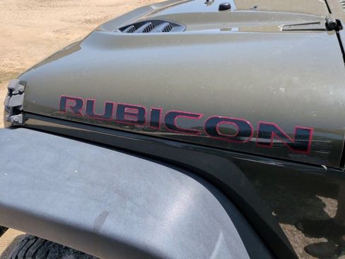 Used 2016 Jeep Wrangler Unlimited Rubicon AWD/4WD image 8