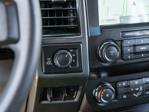 Used 2022 Ford F350 XLT w/ Black Appearance Package image 15