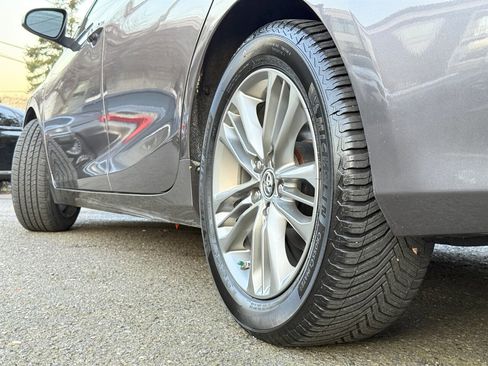 Used 2016 Toyota Camry SE w/ Moonroof Package image 31