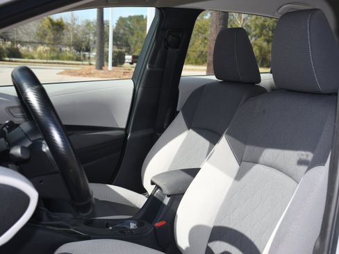 Used 2025 Toyota Corolla LE image 11