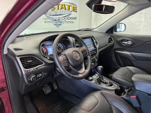 Used 2019 Jeep Cherokee Limited image 18