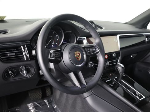 Certified 2026 Porsche Macan AWD/4WD image 4