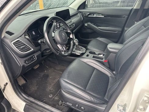 Used 2021 Kia Seltos SX w/ SX Sunroof Package AWD/4WD image 4