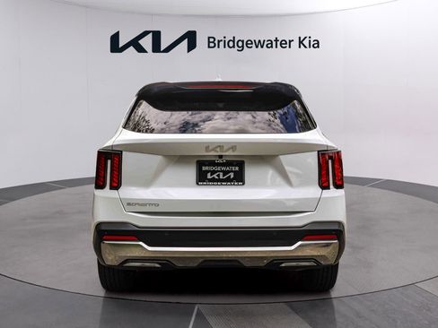 Certified 2026 Kia Sorento S w/ S Panoramic Sunroof Package FWD image 5