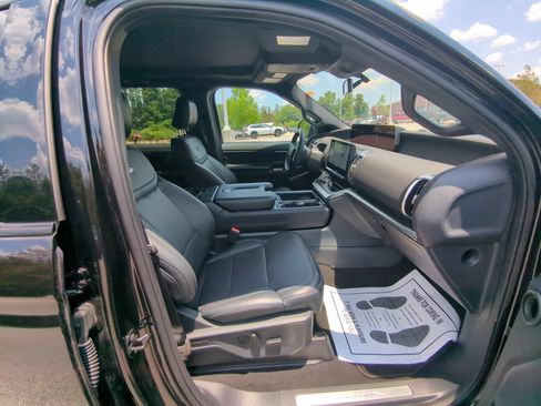 Used 2025 Ford Expedition Platinum w/ Stealth Performance Package AWD/4WD image 27