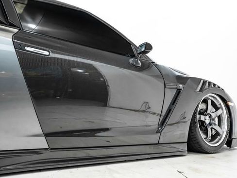 Used 2010 Nissan GT-R Premium image 15