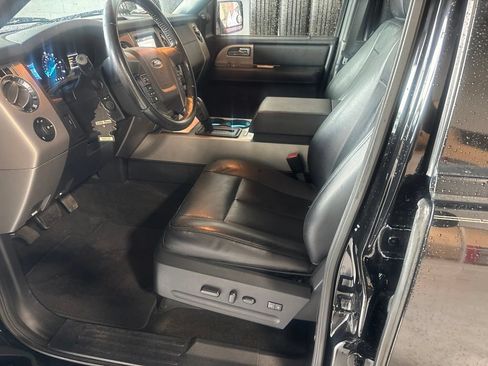Used 2017 Ford Expedition XLT w/ Equipment Group 202A AWD/4WD image 3