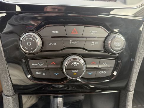 Used 2023 Chrysler 300 S w/ Comfort Group RWD image 28