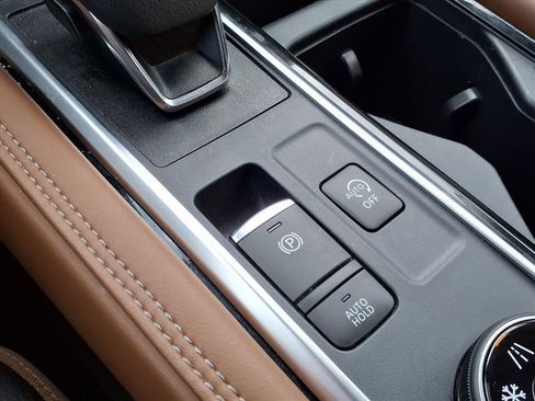 Used 2025 Nissan Pathfinder Platinum image 8