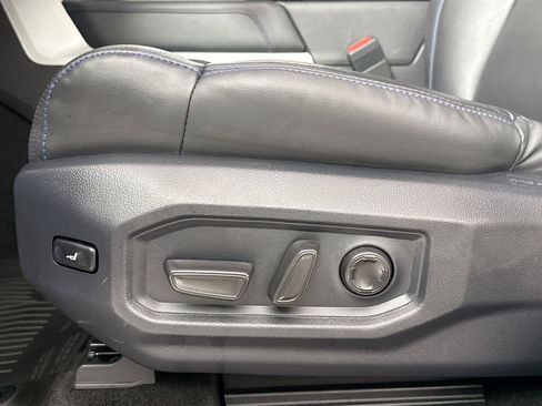 Used 2025 Toyota Tundra Platinum w/ TRD Off-Road Package AWD/4WD image 32