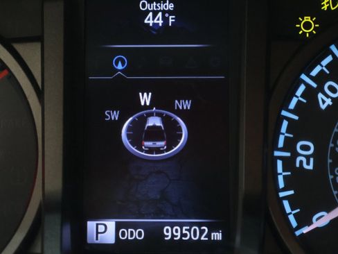 Used 2017 Toyota Tacoma TRD Sport image 19