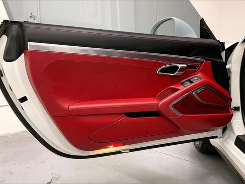 Used 2016 Porsche 911 Turbo image 19