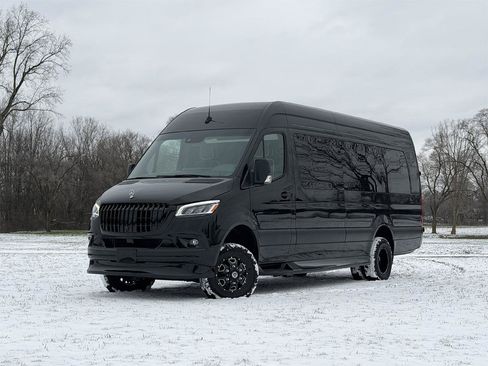 Used 2024 Mercedes-Benz Sprinter 3500 image 28
