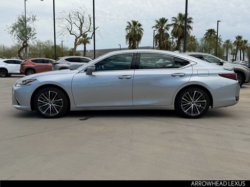 Used 2025 Lexus ES 300h w/ Premium Package FWD image 3
