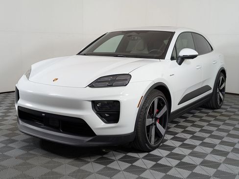 Used 2025 Porsche Macan 4S Electric image 1