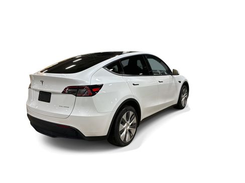 Certified 2023 Tesla Model Y AWD image 6
