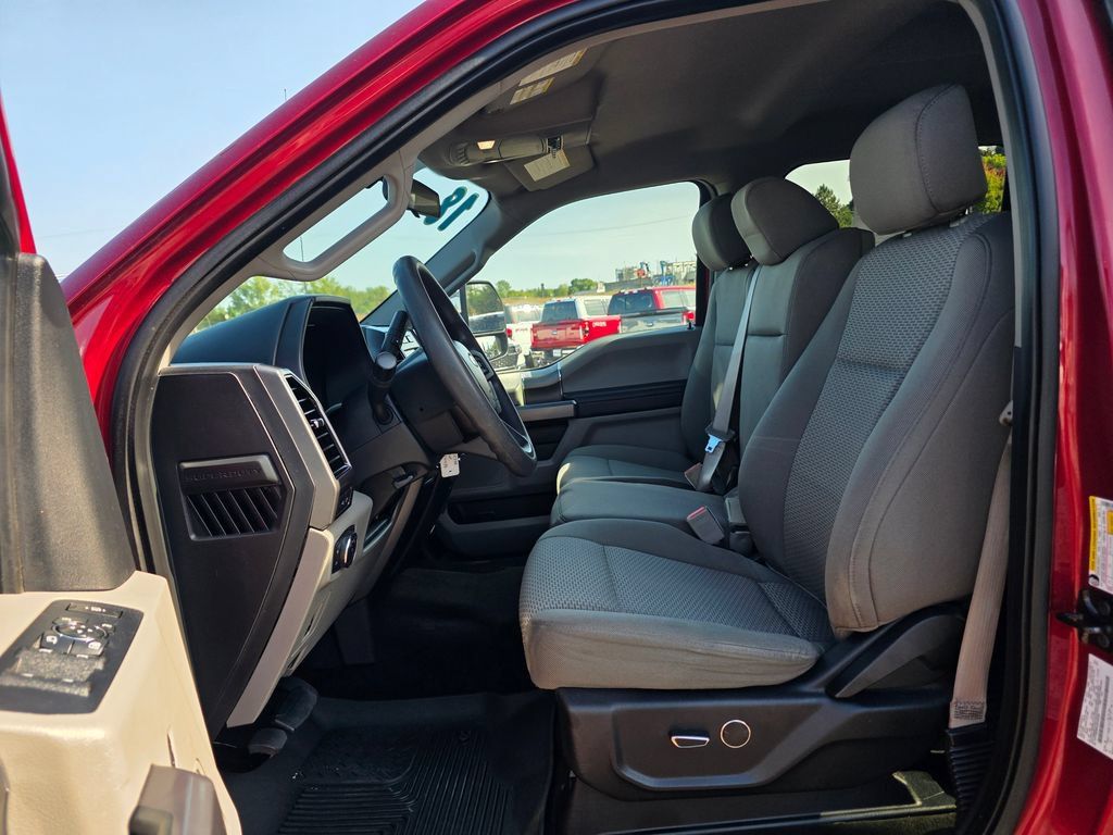 Used 2018 Ford F250 XLT w/ XLT Premium Package AWD/4WD image 4