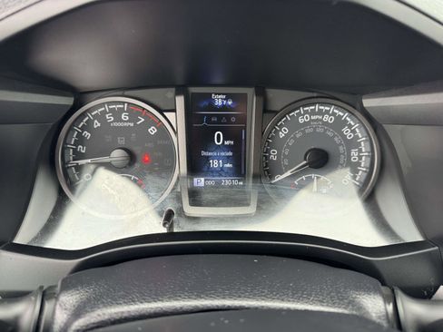 Certified 2022 Toyota Tacoma TRD Off-Road image 32