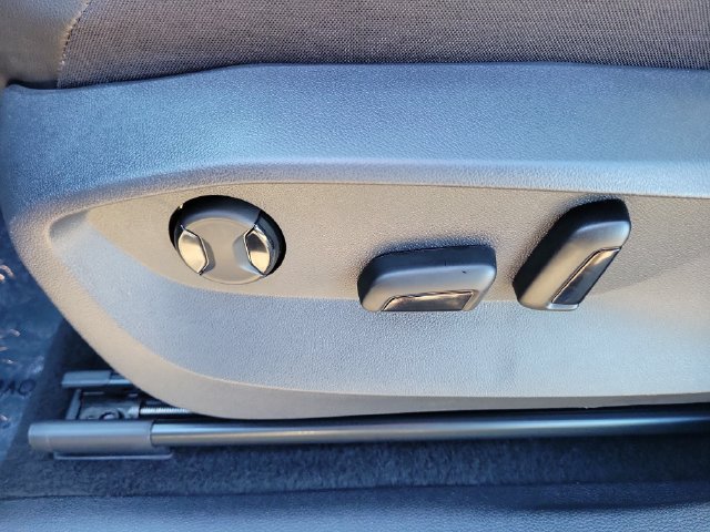 Certified 2023 Volkswagen Tiguan SE R-Line FWD image 19