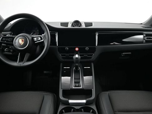 Certified 2026 Porsche Macan AWD/4WD image 9