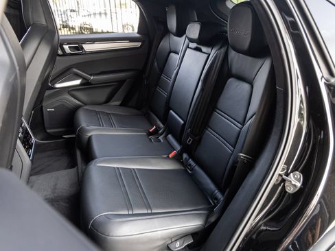 Used 2023 Porsche Cayenne Turbo S AWD/4WD image 35