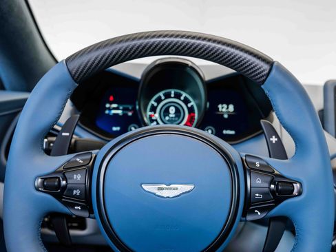 Used 2023 Aston Martin V8 Vantage Coupe RWD image 11