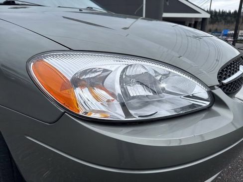 Used 2001 Ford Taurus SE image 10