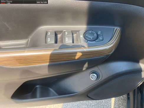 Used 2021 GMC Acadia SLE w/ Elevation Edition image 17