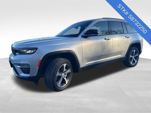 New 2025 Jeep Grand Cherokee Limited w/ Luxury Tech Group II image 3