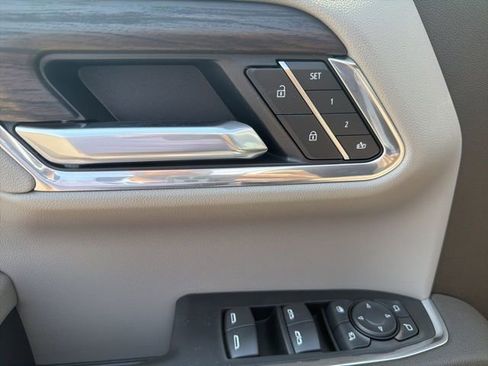 New 2026 GMC Sierra 1500 SLT image 16