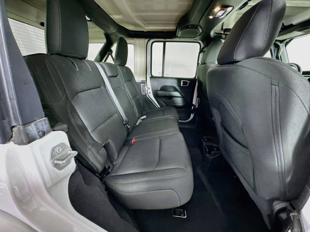 Used 2019 Jeep Wrangler Unlimited Sahara AWD/4WD image 33