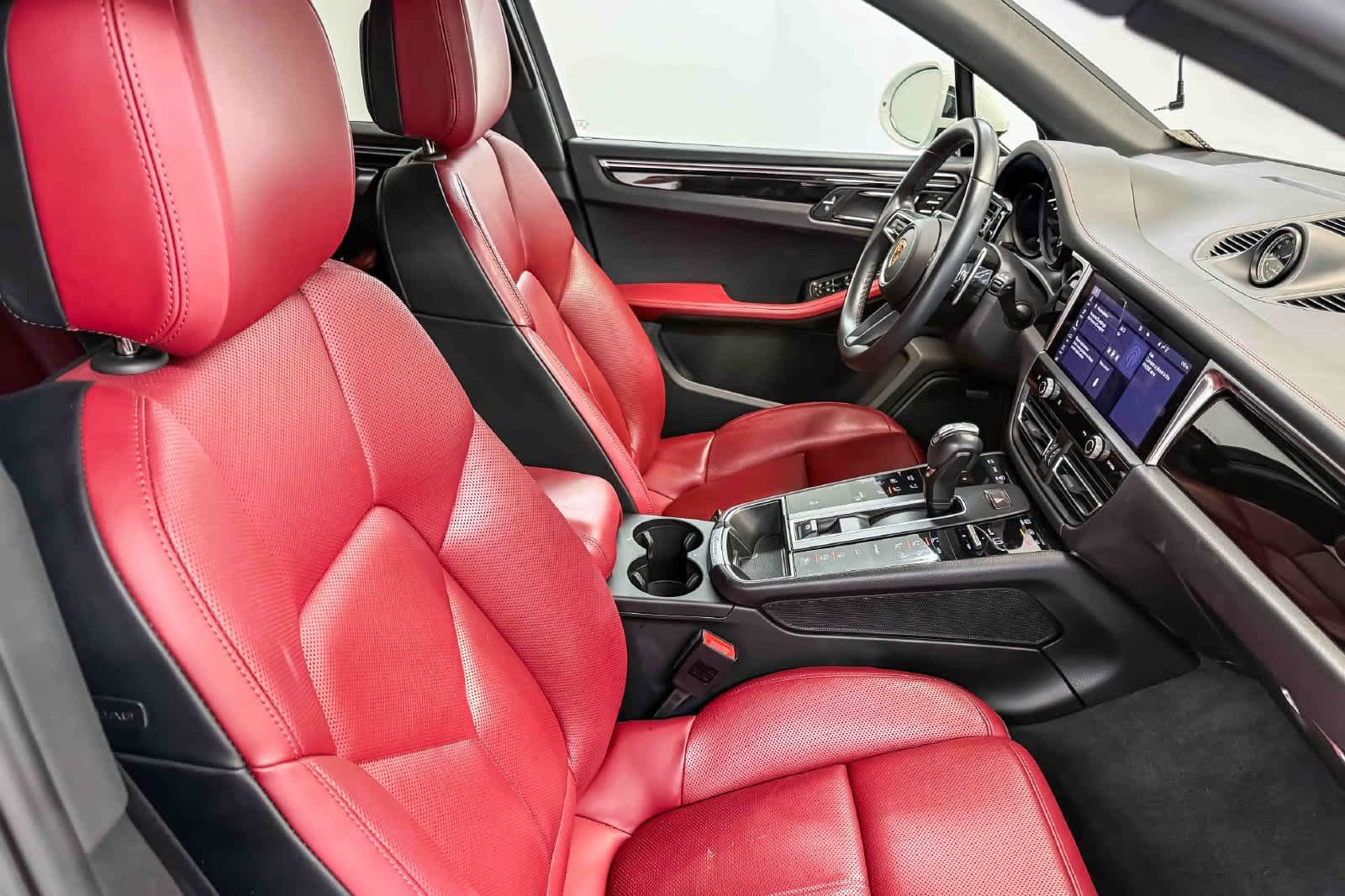 Certified 2023 Porsche Macan AWD/4WD image 22