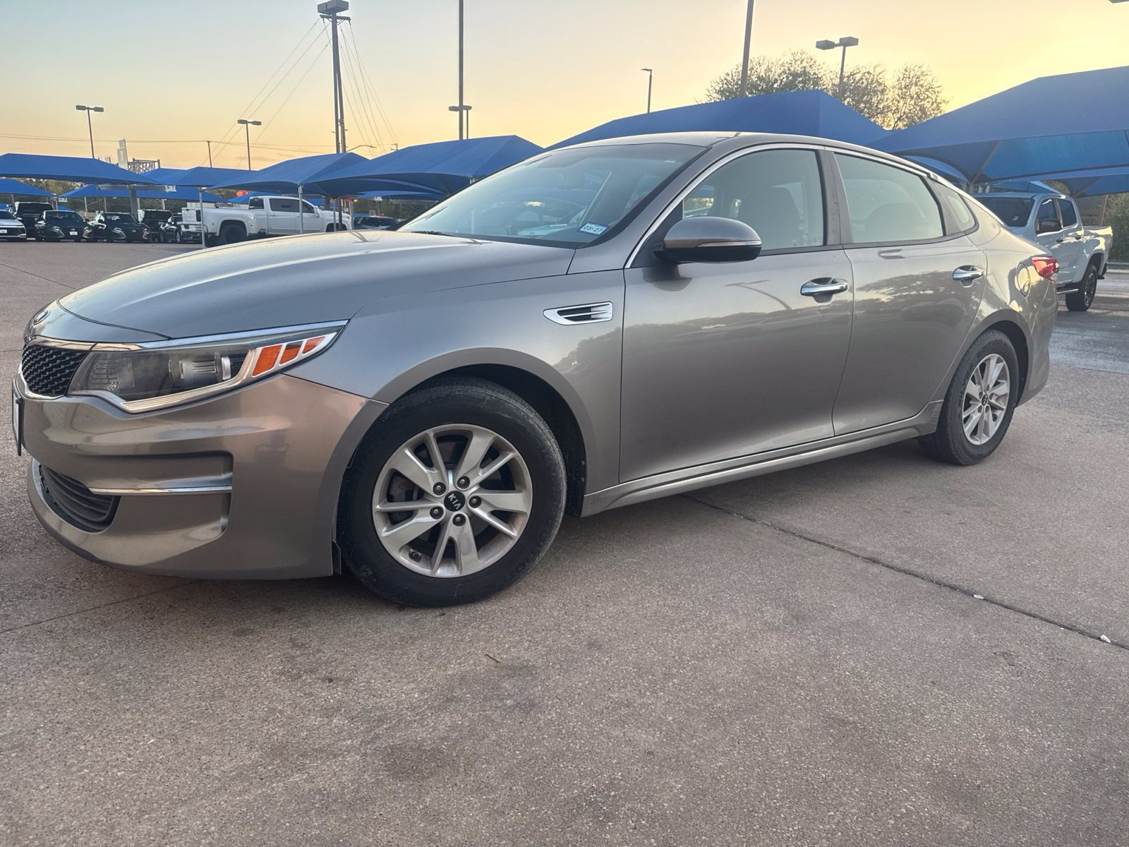 Used 2018 Kia Optima LX FWD image 1