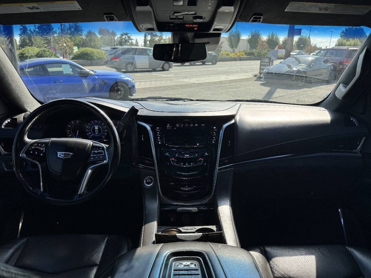 Used 2019 Cadillac Escalade Platinum RWD image 25