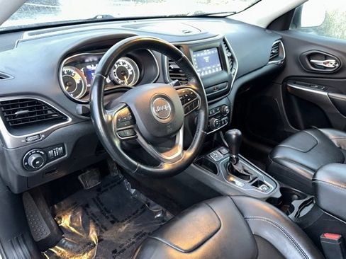 Used 2019 Jeep Cherokee Latitude Plus w/ Cold Weather Group image 31