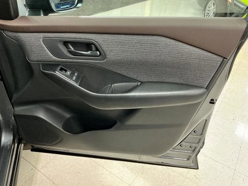 Used 2023 Nissan Rogue S image 27