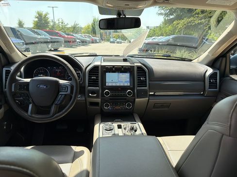 Used 2018 Ford Expedition XLT w/ Equipment Group 202A RWD image 31