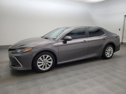 Used 2021 Toyota Camry LE w/ Carpet Mat Package (TMS) FWD image 2