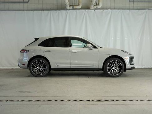 Certified 2025 Porsche Macan image 8