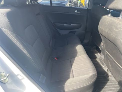 Used 2022 Kia Sportage LX image 7