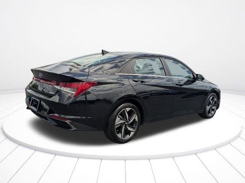 Used 2021 Hyundai Elantra Limited image 3