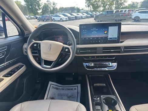 Used 2025 Lincoln Corsair Reserve w/ Jet Appearance Package image 6