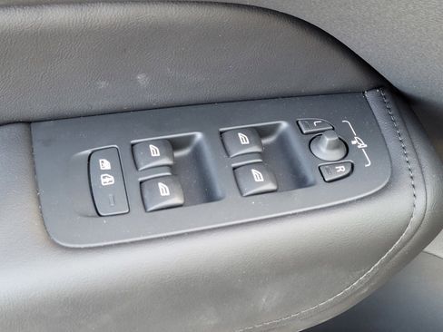 Certified 2025 Volvo XC60 T8 Plus w/ Protection Package Premier image 14