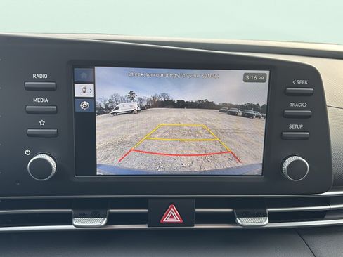 Certified 2026 Hyundai Elantra SE FWD image 16