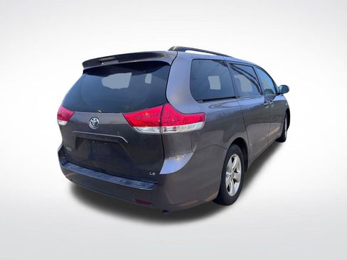 Used 2012 Toyota Sienna LE image 3